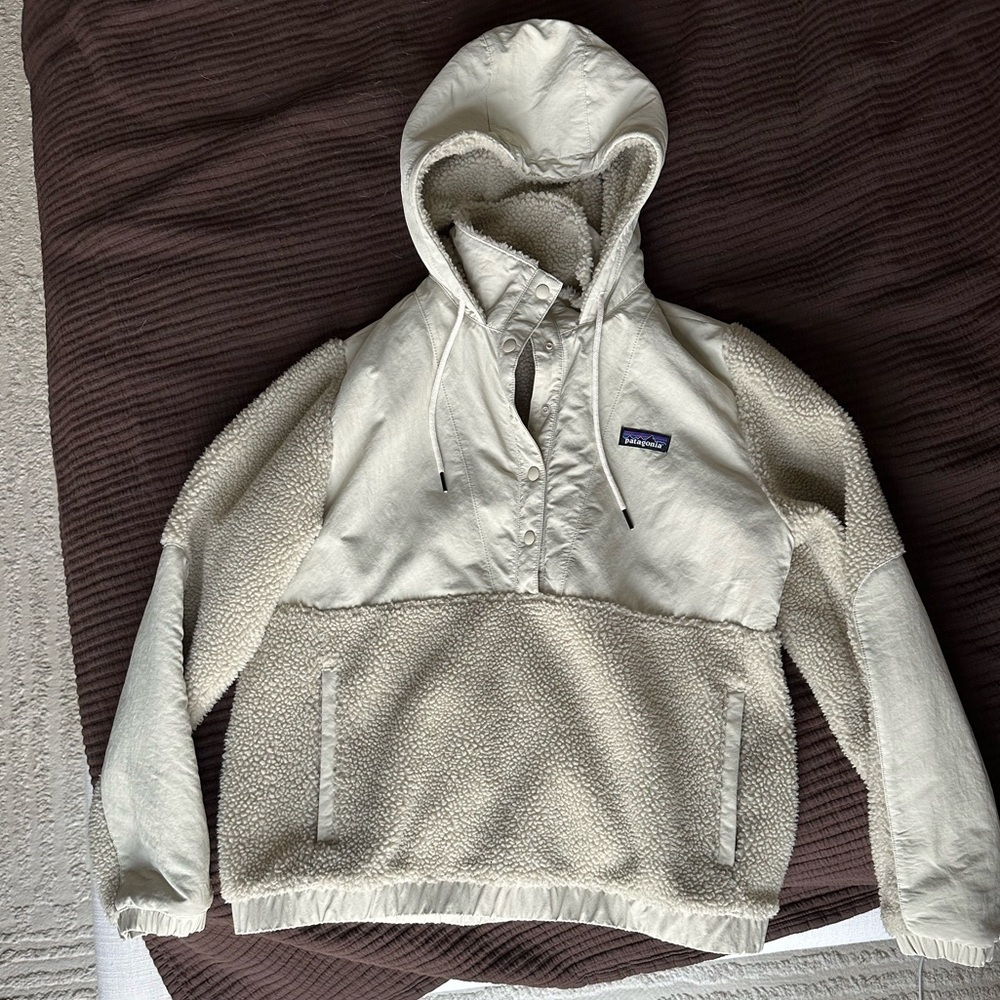 Patagonia womens fleece lined hooded jacket